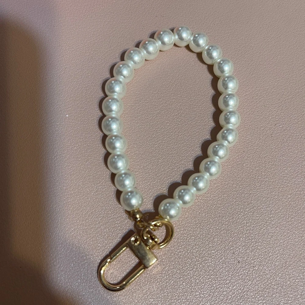 New Pearls Bag Charm and Keychain - Picture 2 of 3